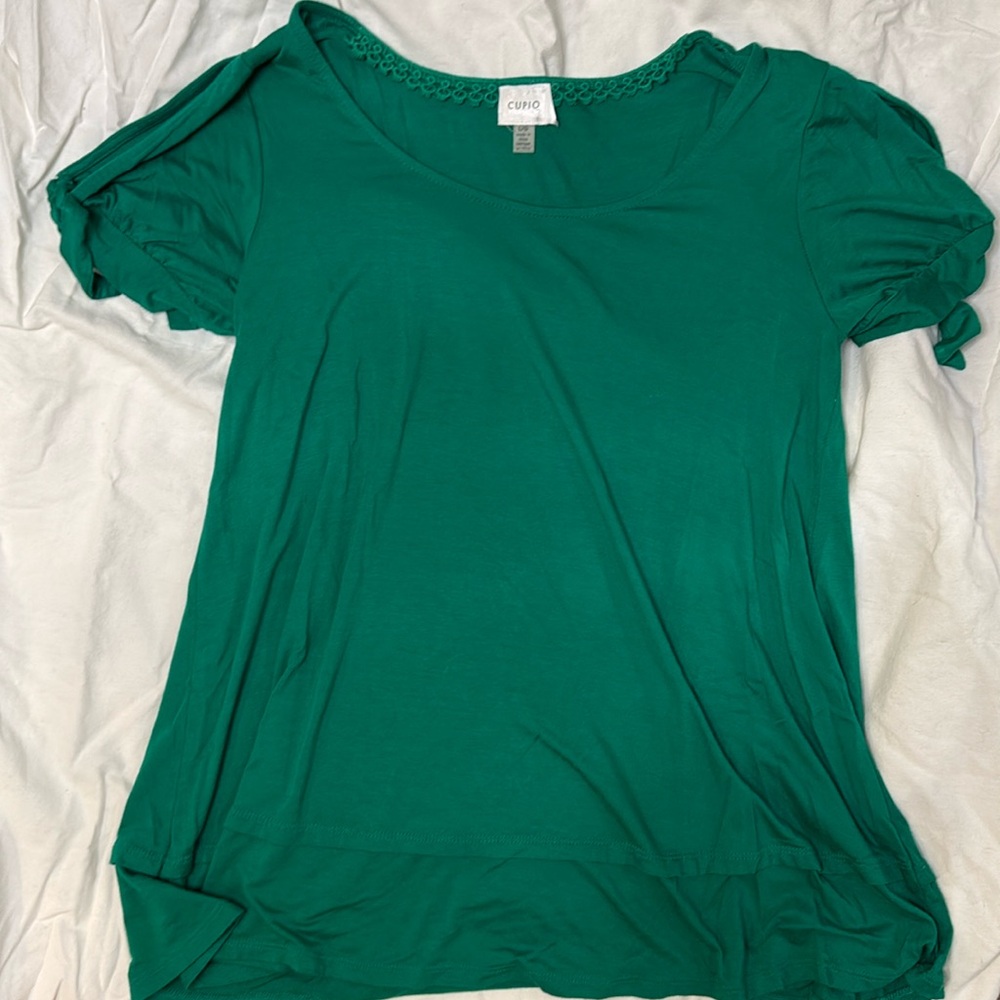 Cupio Size Large Green cutout arm blouse.